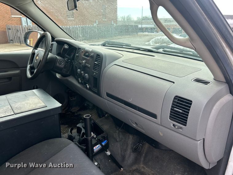 image for item ET6755 2012 Chevrolet Silverado 1500 pickup truck