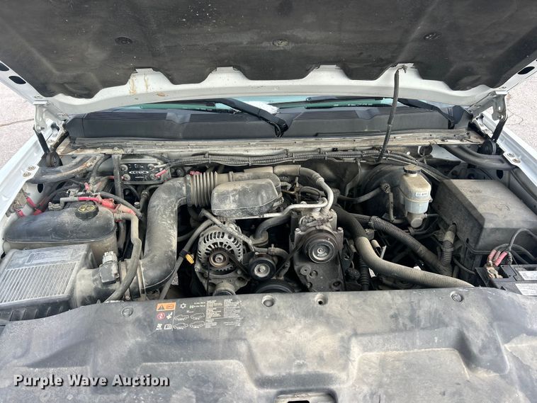 image for item ET6755 2012 Chevrolet Silverado 1500 pickup truck