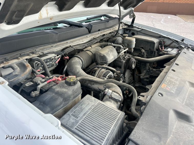 image for item ET6755 2012 Chevrolet Silverado 1500 pickup truck