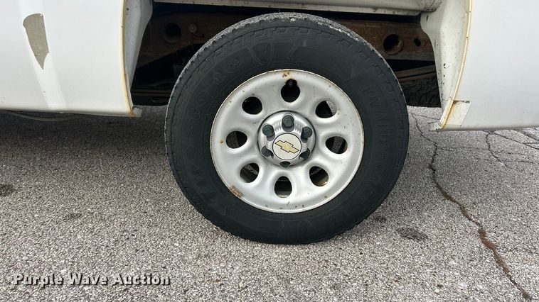 image for item ET6755 2012 Chevrolet Silverado 1500 pickup truck