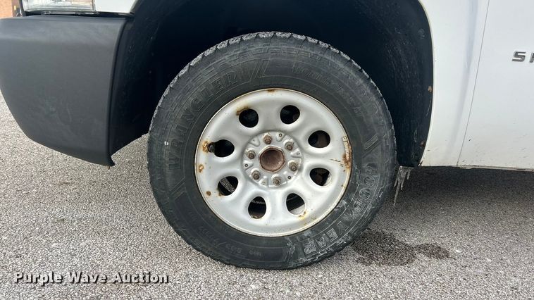 image for item ET6755 2012 Chevrolet Silverado 1500 pickup truck