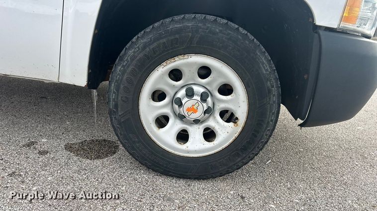 image for item ET6755 2012 Chevrolet Silverado 1500 pickup truck