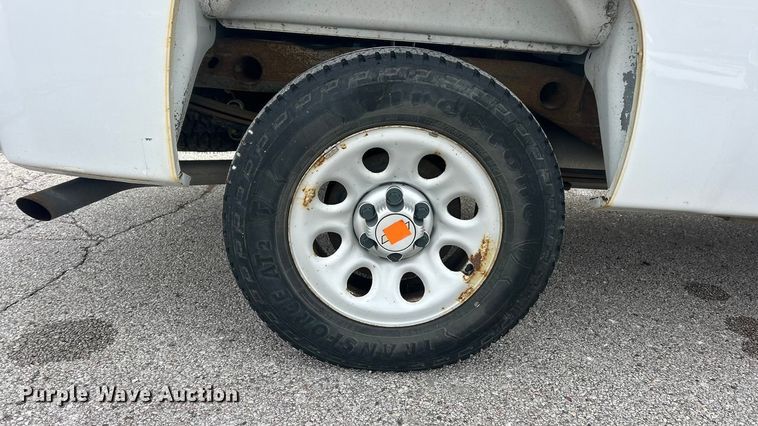 image for item ET6755 2012 Chevrolet Silverado 1500 pickup truck