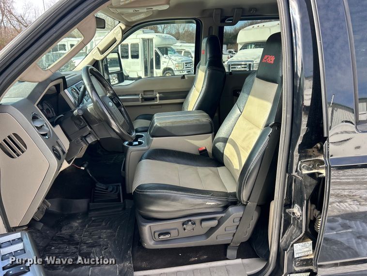 image for item ET6756 2008 Ford F250 Super Duty Crew Cab pickup truck