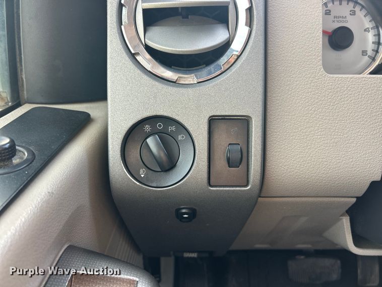 image for item ET6756 2008 Ford F250 Super Duty Crew Cab pickup truck