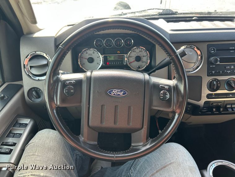 image for item ET6756 2008 Ford F250 Super Duty Crew Cab pickup truck