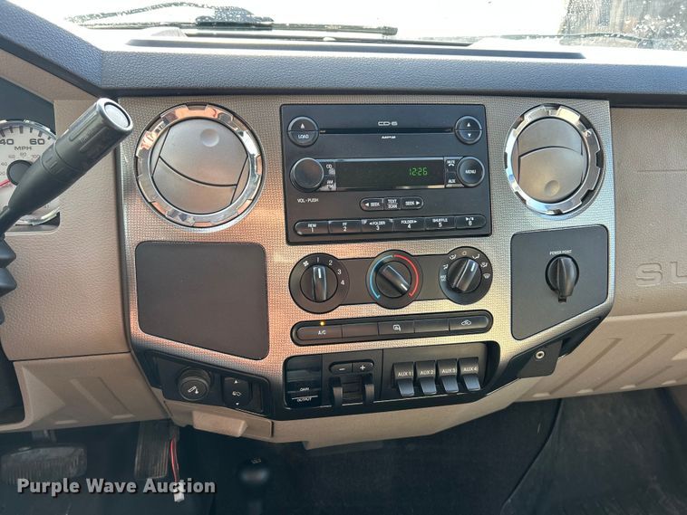 image for item ET6756 2008 Ford F250 Super Duty Crew Cab pickup truck