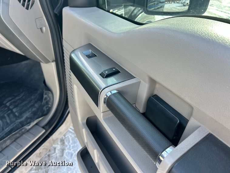 image for item ET6756 2008 Ford F250 Super Duty Crew Cab pickup truck