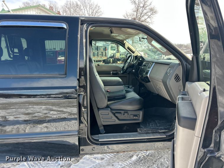 image for item ET6756 2008 Ford F250 Super Duty Crew Cab pickup truck