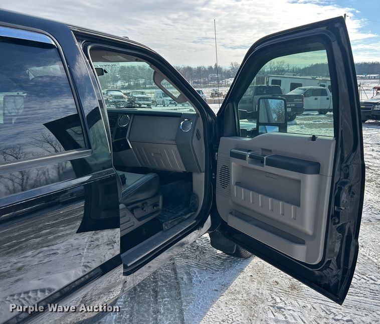image for item ET6756 2008 Ford F250 Super Duty Crew Cab pickup truck