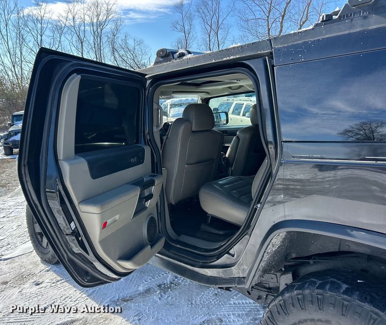 image for item ET6758 2003 Hummer H2 SUV