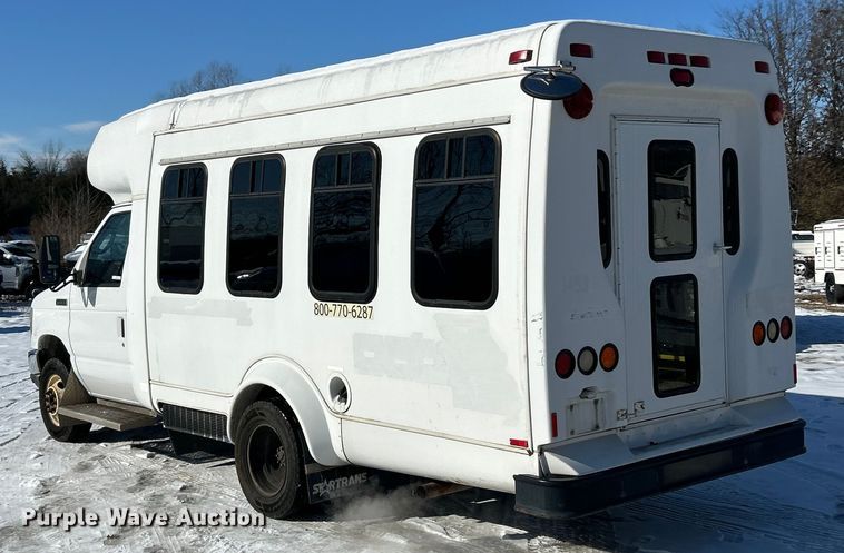 image for item ET6759 2008 Ford E350 Super Duty shuttle bus