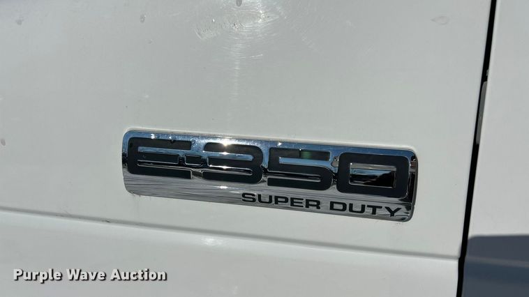 image for item ET6759 2008 Ford E350 Super Duty shuttle bus