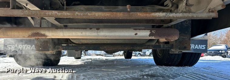 image for item ET6759 2008 Ford E350 Super Duty shuttle bus