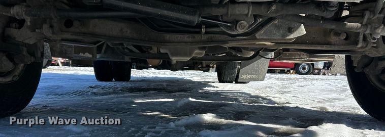 image for item ET6759 2008 Ford E350 Super Duty shuttle bus