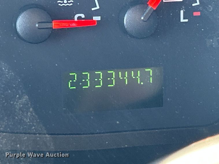 image for item ET6759 2008 Ford E350 Super Duty shuttle bus