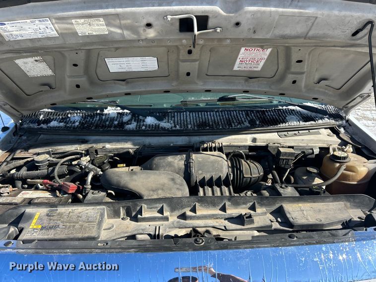 image for item ET6759 2008 Ford E350 Super Duty shuttle bus