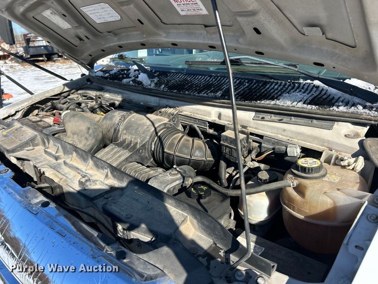 image for item ET6759 2008 Ford E350 Super Duty shuttle bus