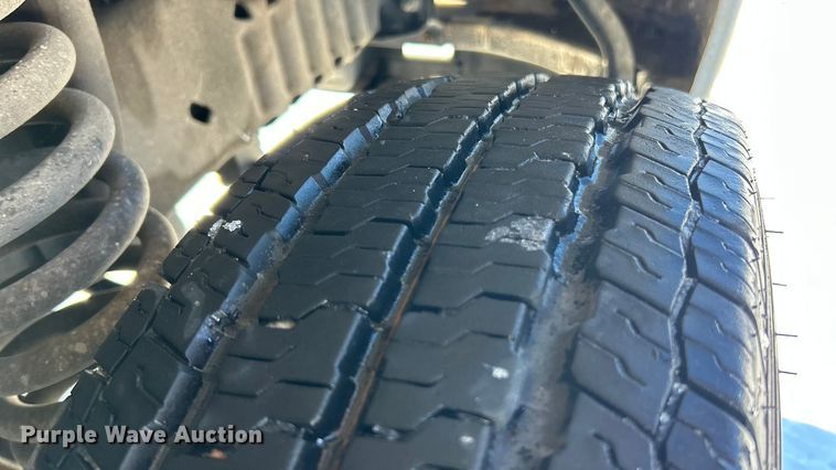 image for item ET6759 2008 Ford E350 Super Duty shuttle bus