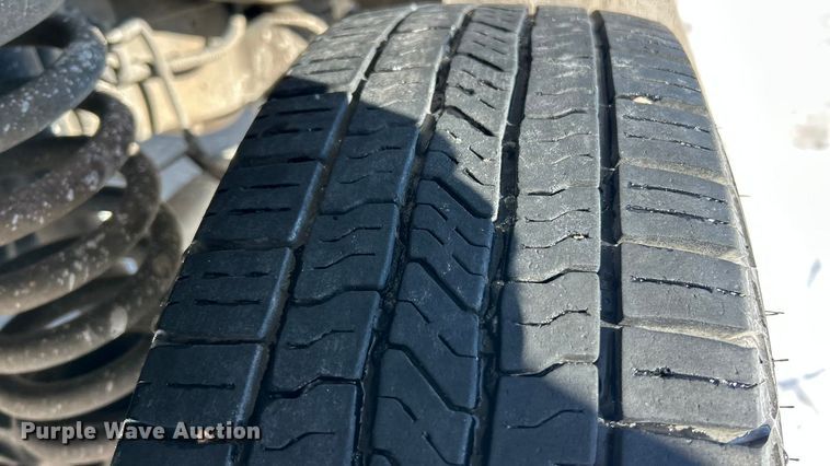 image for item ET6759 2008 Ford E350 Super Duty shuttle bus