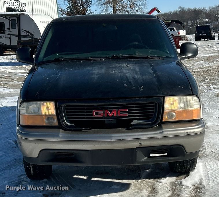 image for item ET6760 1998 GMC Sonoma SLS Ext. Cab pickup truck