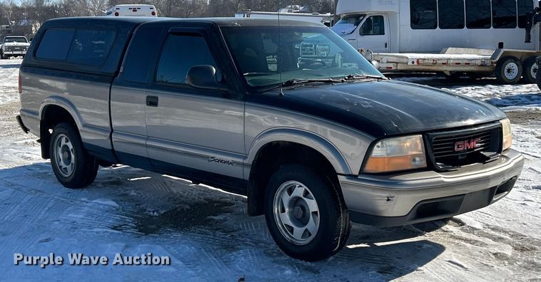 image for item ET6760 1998 GMC Sonoma SLS Ext. Cab pickup truck