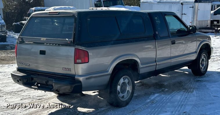 image for item ET6760 1998 GMC Sonoma SLS Ext. Cab pickup truck