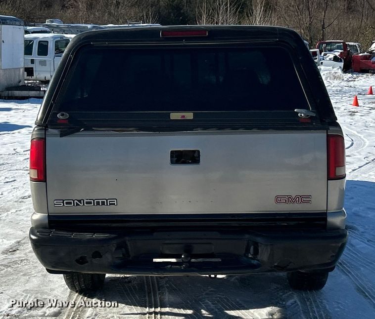 image for item ET6760 1998 GMC Sonoma SLS Ext. Cab pickup truck