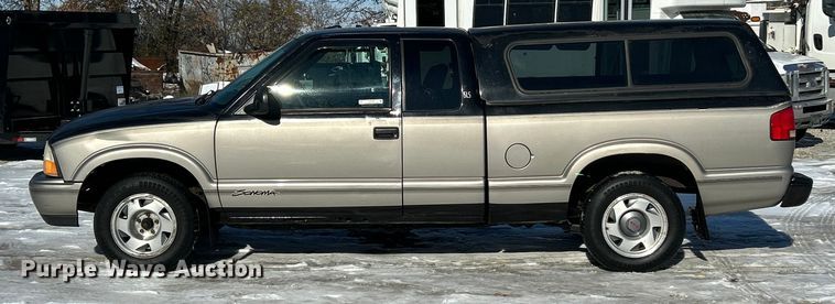 image for item ET6760 1998 GMC Sonoma SLS Ext. Cab pickup truck