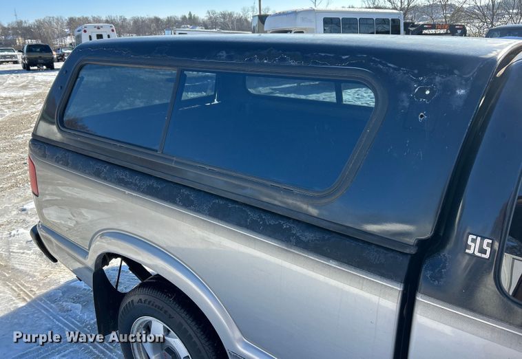 image for item ET6760 1998 GMC Sonoma SLS Ext. Cab pickup truck