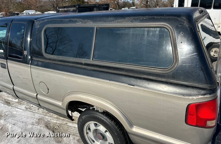 image for item ET6760 1998 GMC Sonoma SLS Ext. Cab pickup truck