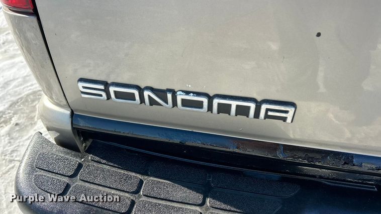 image for item ET6760 1998 GMC Sonoma SLS Ext. Cab pickup truck