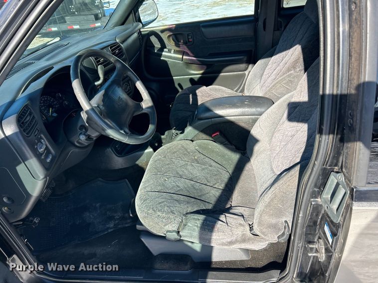 image for item ET6760 1998 GMC Sonoma SLS Ext. Cab pickup truck