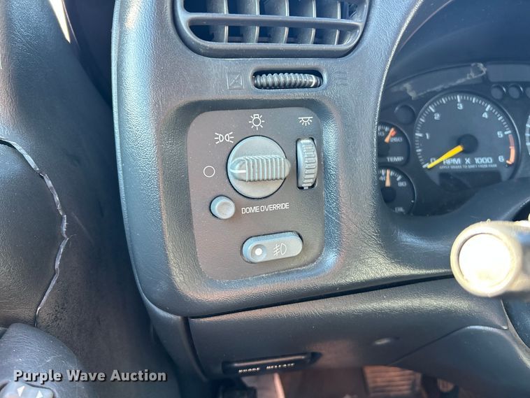 image for item ET6760 1998 GMC Sonoma SLS Ext. Cab pickup truck