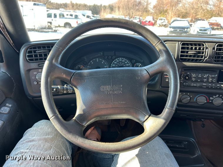 image for item ET6760 1998 GMC Sonoma SLS Ext. Cab pickup truck