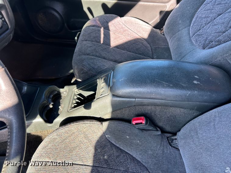 image for item ET6760 1998 GMC Sonoma SLS Ext. Cab pickup truck