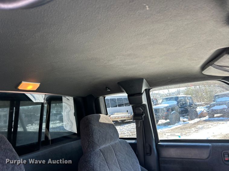 image for item ET6760 1998 GMC Sonoma SLS Ext. Cab pickup truck