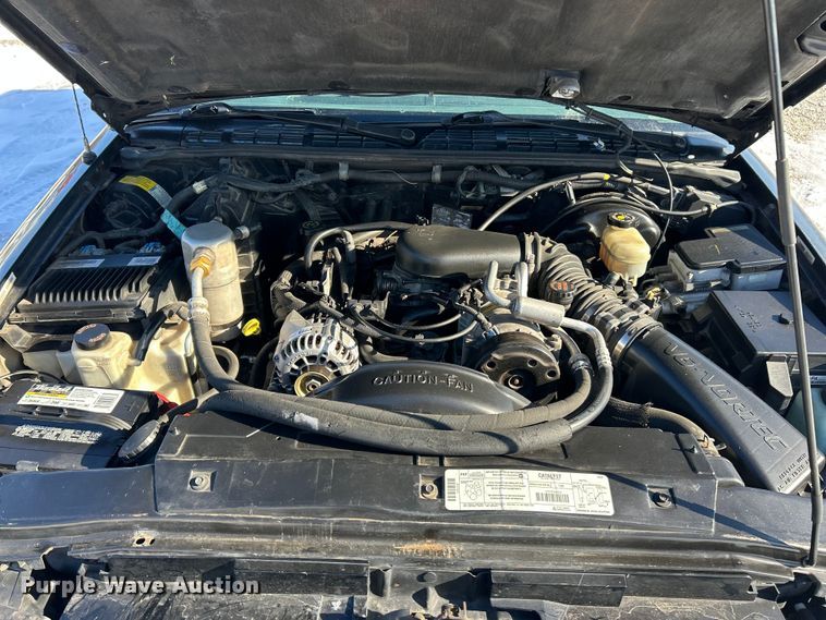 image for item ET6760 1998 GMC Sonoma SLS Ext. Cab pickup truck