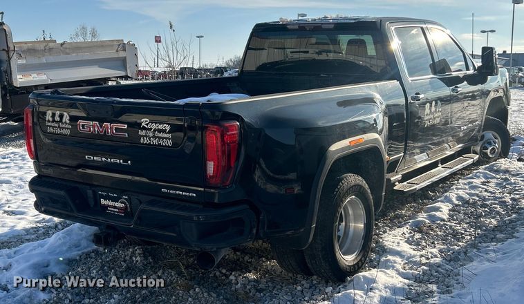 image for item ET6761 2020 GMC Sierra 3500HD Denali Crew Cab pickup truck