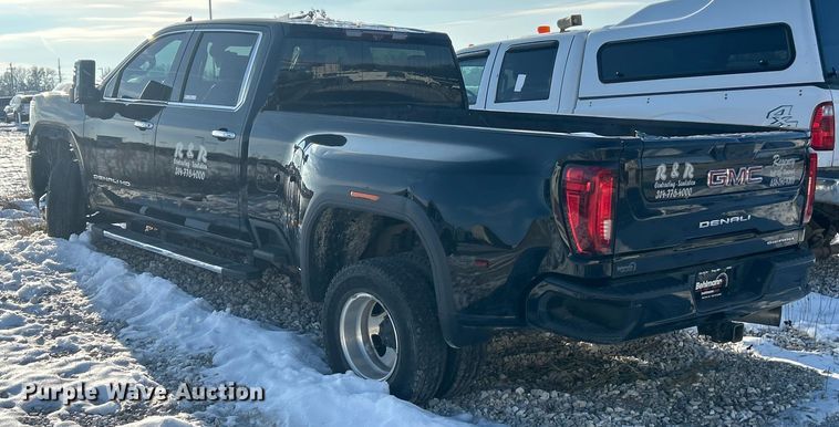 image for item ET6761 2020 GMC Sierra 3500HD Denali Crew Cab pickup truck