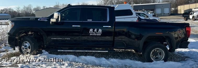 image for item ET6761 2020 GMC Sierra 3500HD Denali Crew Cab pickup truck