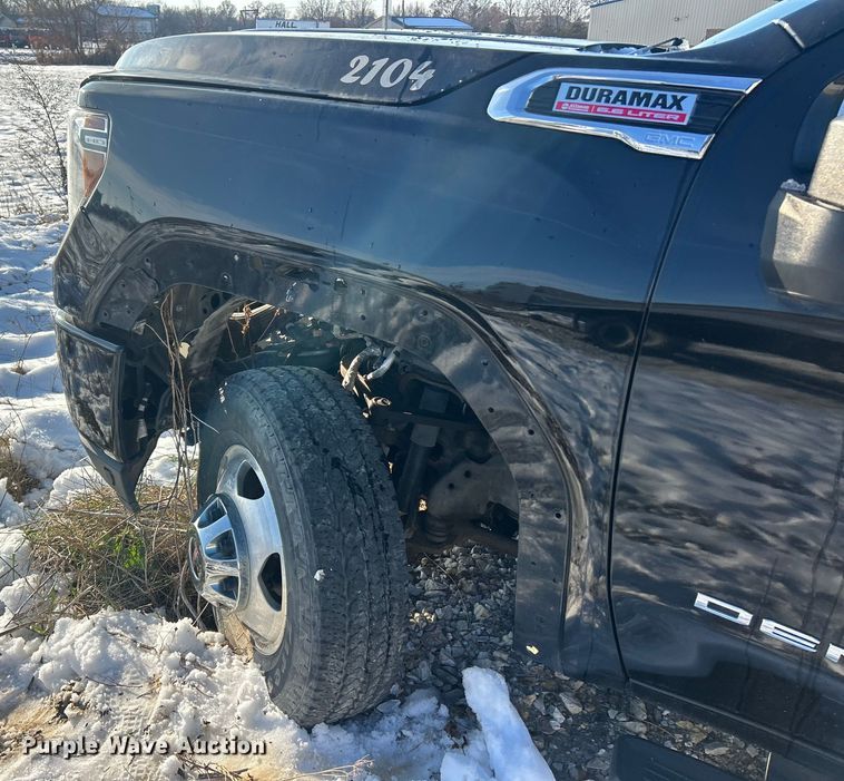 image for item ET6761 2020 GMC Sierra 3500HD Denali Crew Cab pickup truck