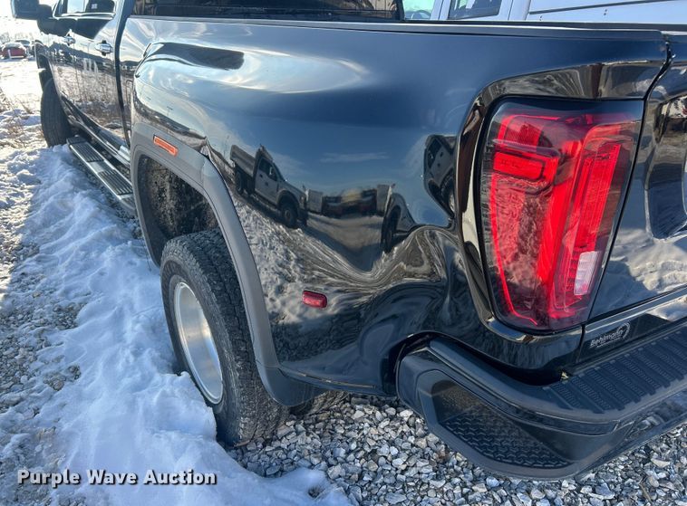 image for item ET6761 2020 GMC Sierra 3500HD Denali Crew Cab pickup truck