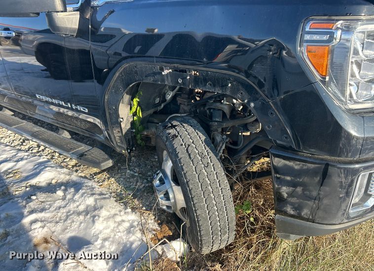 image for item ET6761 2020 GMC Sierra 3500HD Denali Crew Cab pickup truck