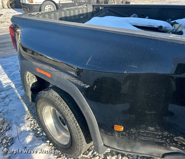 image for item ET6761 2020 GMC Sierra 3500HD Denali Crew Cab pickup truck