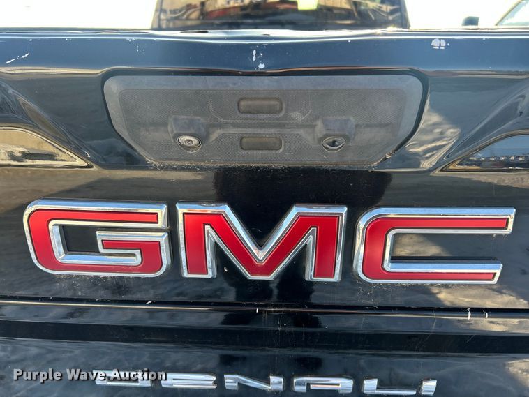 image for item ET6761 2020 GMC Sierra 3500HD Denali Crew Cab pickup truck