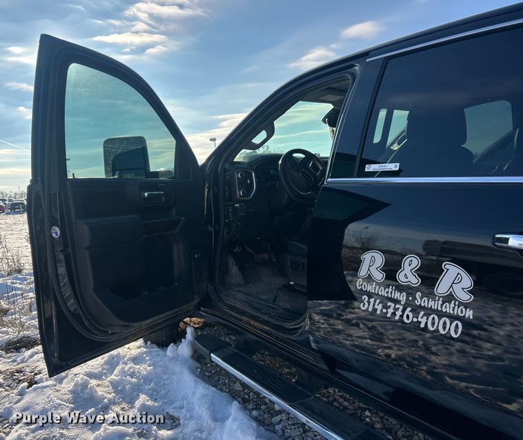 image for item ET6761 2020 GMC Sierra 3500HD Denali Crew Cab pickup truck