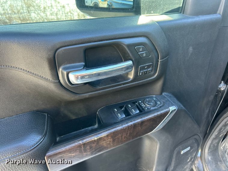 image for item ET6761 2020 GMC Sierra 3500HD Denali Crew Cab pickup truck