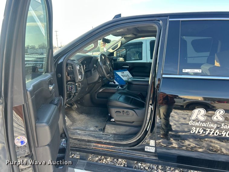 image for item ET6761 2020 GMC Sierra 3500HD Denali Crew Cab pickup truck