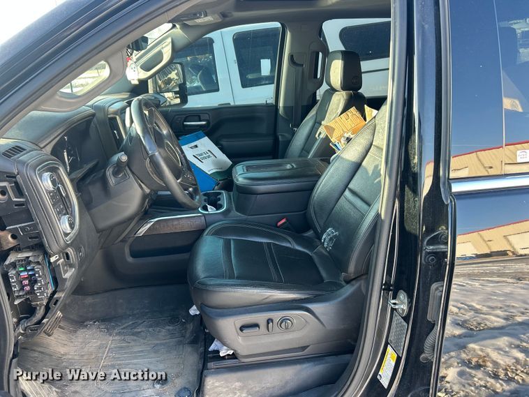 image for item ET6761 2020 GMC Sierra 3500HD Denali Crew Cab pickup truck